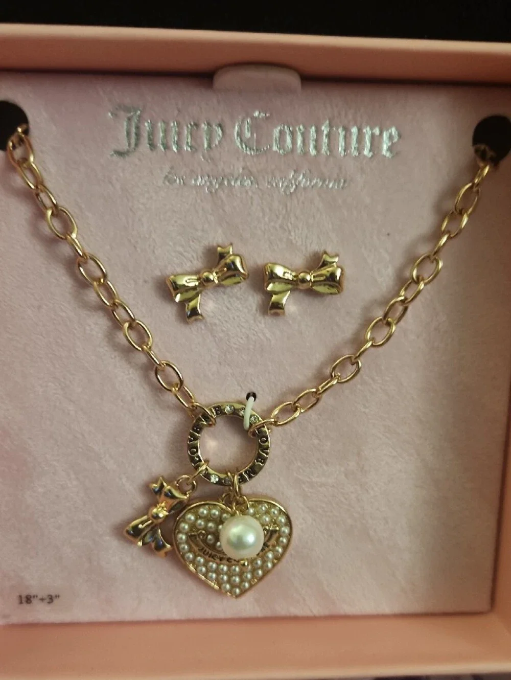 7 Piece Juicy Couture Mint Quilted Wristlet 2 Sets Of Lip Gloss 4 Jewelry Set.